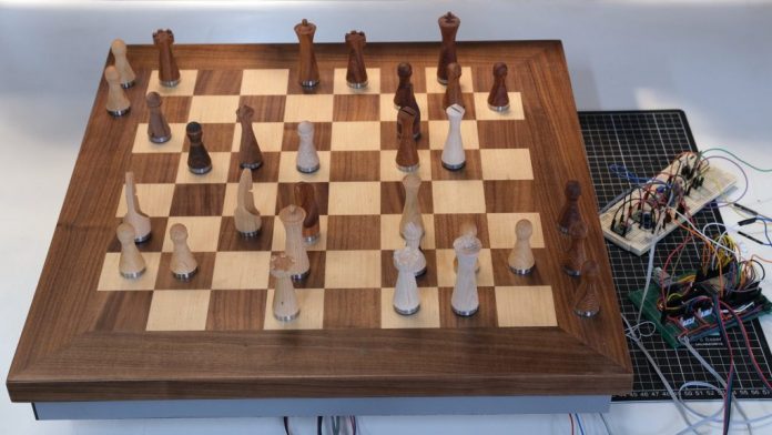 No opponent nearby? Not a problem! This automatic chessboard lets you play others remotely