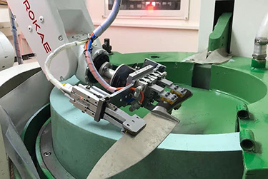 Robot used for knife sharpening