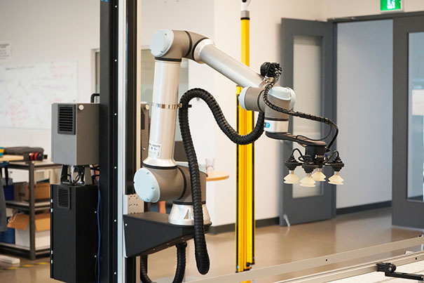 Hyperedge- , PCB Design, Hardware Design, Electronics Design, Cable management on a Universal Robot in a palletizing application