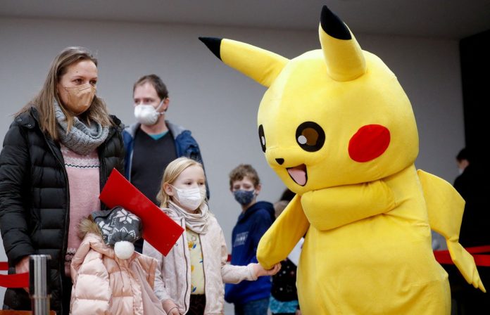 SUPERMAN, CINDERELLA AND MINIONS GIVE CHILDREN COVID-19 SHOTS