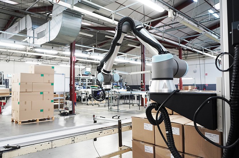 Hyperedge- , PCB Design, Hardware Design, Electronics Design, Cobot palletizing cardboard boxes near a conveyor