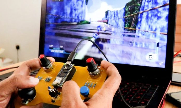 A compact DIY controller for gaming or robotics