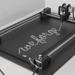 This machine automatically creates chain art