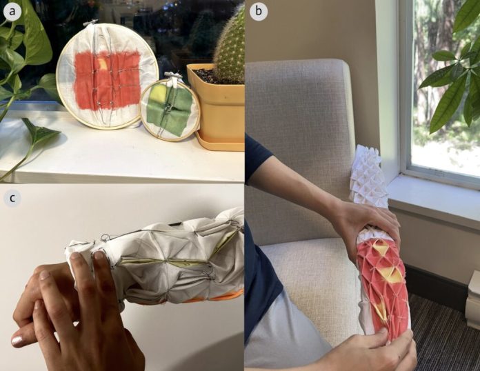 This ‘smocking display’ adds data physicalization to clothing