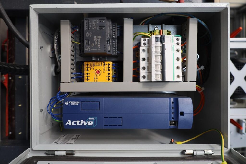Hyperedge- . IoT, Embedded Systems, Artificial Intelligence,