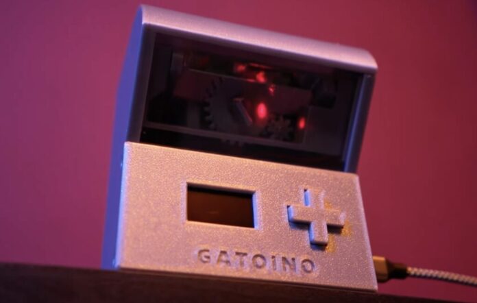 This automatic laser turret keeps the cats entertained for hours