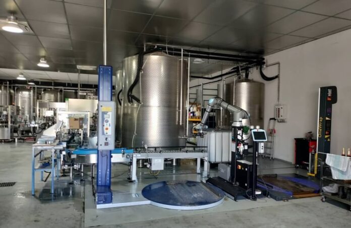 Small Team, Big Output: The Wine Bottler Bulles Création Automates Its End-of-Line with Robotiq Cobot Palletizing