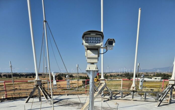 How Techno Sky and Arduino Opta brought an industrial visual emergency signaling solution to air traffic management