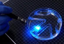 MIT scientists build a tiny robot that swims using living muscle cells
